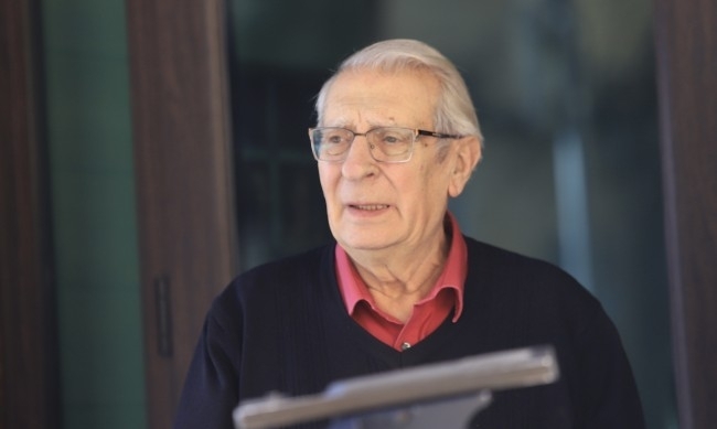 Отиде си Славчо Пеев Светлина Славе и благодаря за смислените