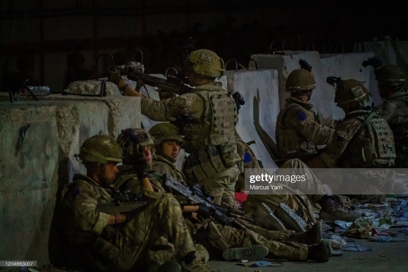 Серия от експлозии избухнаха вчера в близост до международното летище