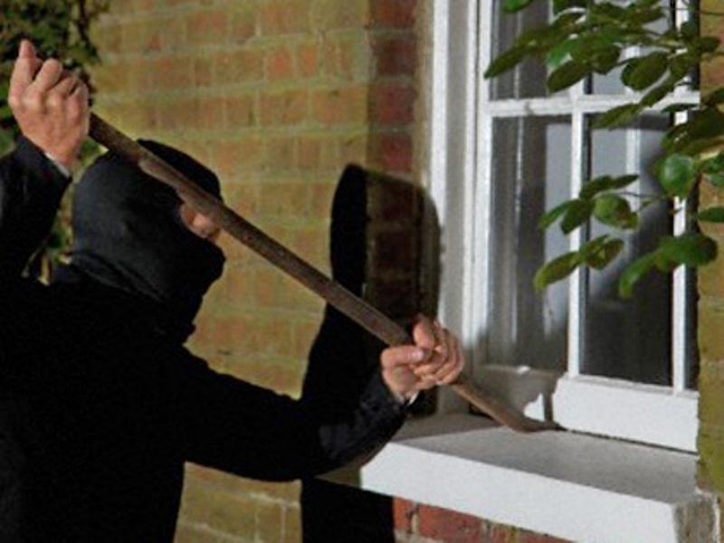 Бандит е разбил и обрал къща в белослатинското село Търнак