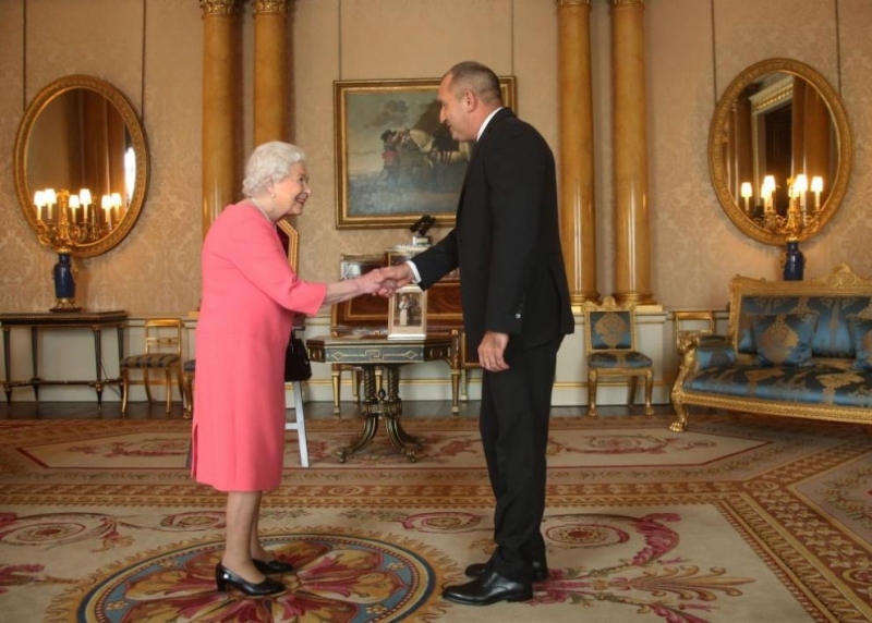 Президентът на България Румен Радев е поканил британската кралица Елизабет