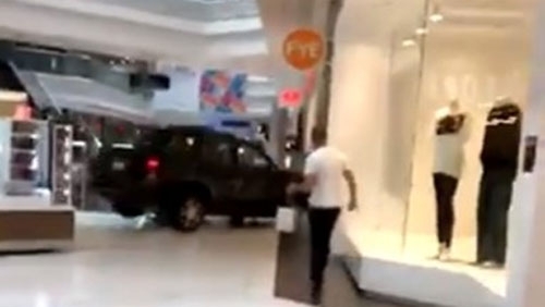 Шофьор на джип влетя в един от най посещаваните от българи