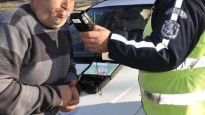 Пиян мъж бе заловен зад волана в Нефела съобщиха от