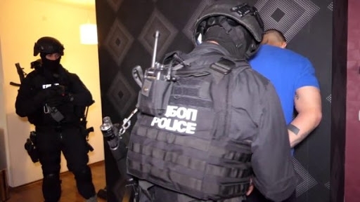 Полицаи са намерили наркотици в апартамент във Враца по време