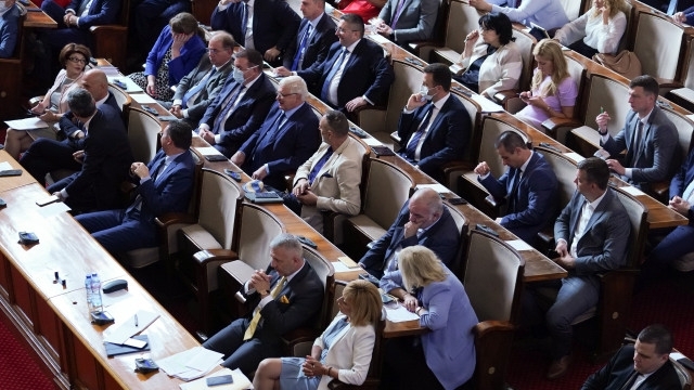 Депутатите приеха оттеглянето на проектоправителството на ИТН Желанието на Пламен