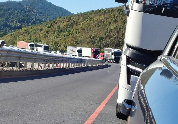 Тежка катастрофа е станала на новия скоростен път между Мездра