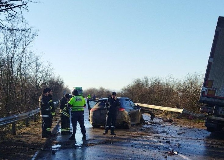 Мъж на 58 години е загинал при тежка катастрофа станала