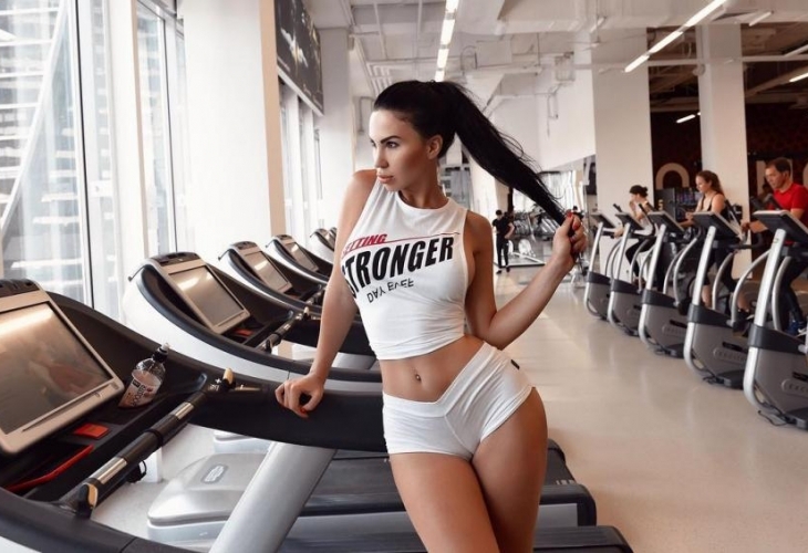 Популярната руска фитнес моделка Гаяна Багдасарян продължава да завладява мрежата