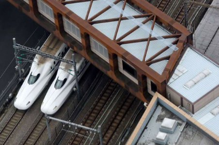 Страховито преживяване са имали над 340 пътници пътували с високоскоростен