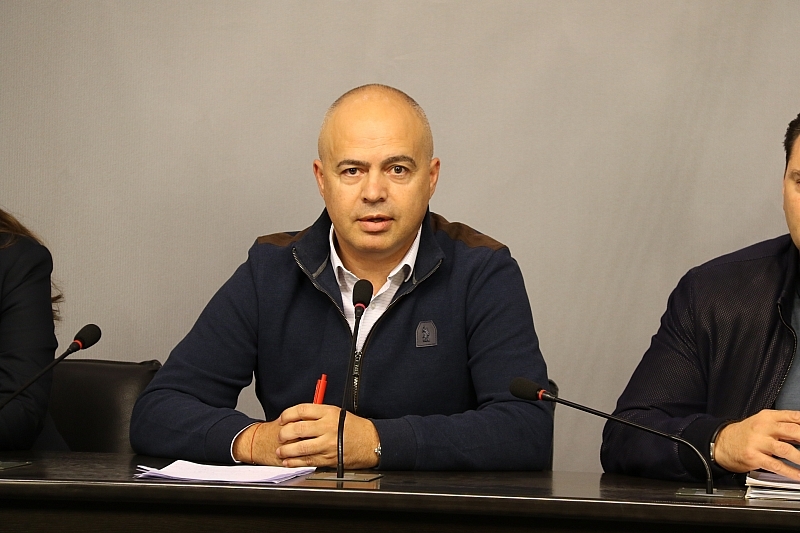 Няма как тези рокади да доведат до решение на кризата