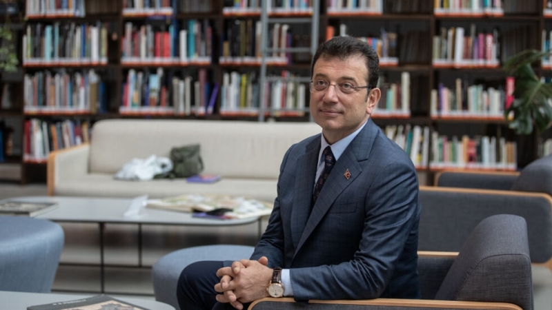 Кметът на Истанбул Екрем Имамоглу беше задържан рано тази сутрин