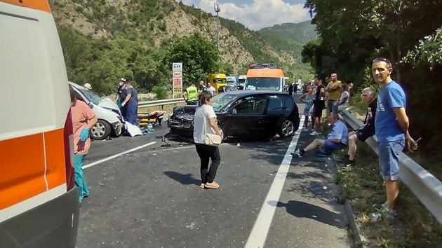 Тежка катастрофа с трима ранени затвори Кресненското дефиле Челно са