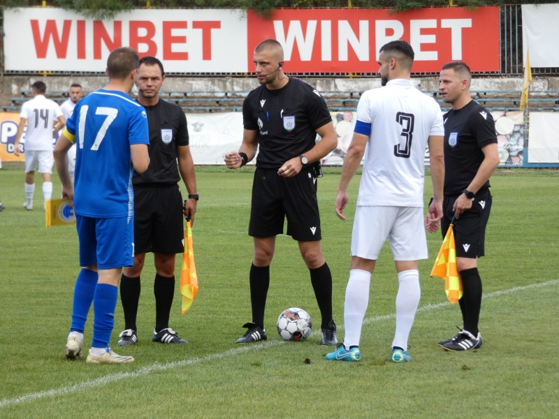 Без двама от титулярните си защитници Мартин Сандов и