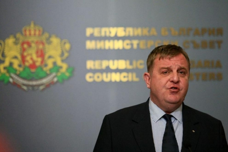 Каракачанов: Ще има забавяне, не спиране на модернизацията на армията
