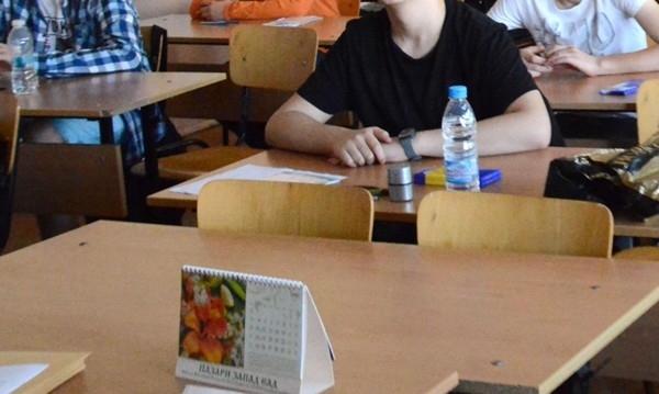 Интерпретативно съчинение или есе по стихотворението Вяра на Никола Вапцаров пишат