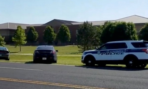 Ученик откри стрелба в средно училище в американския град Ноубълсвил