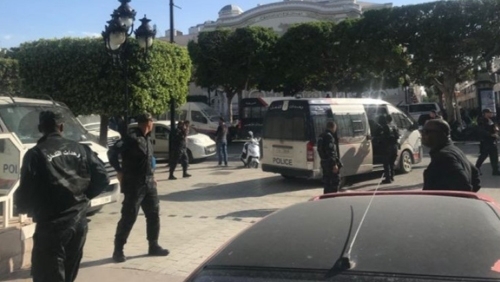 Президентът на Тунис Беджи Кайд ал Себси удължи извънредното положение в