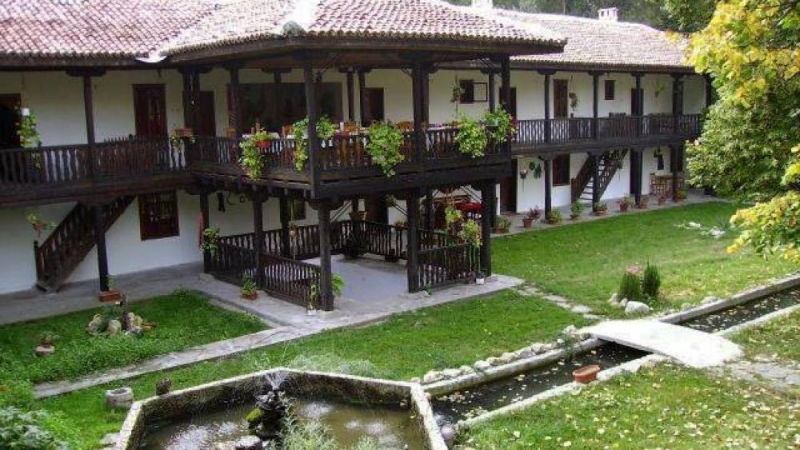 В Градешкия манастир Св Йоан Предтеча който се намира между