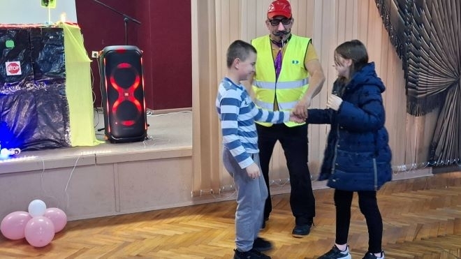 Деца от мездренското село Зверино учиха правилата за движение чрез театър