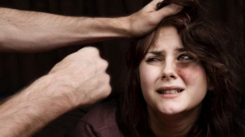 40 годишен мъж преби и души 46 годишна жена в Благоевград съобщиха от полицията Инцидентът