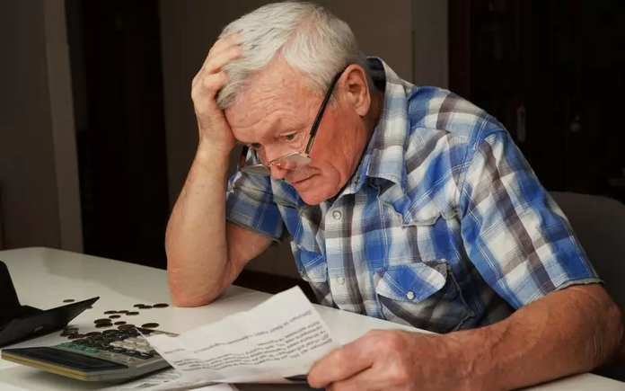 Двоен ръст на наложените запори върху заплати и пенсии на