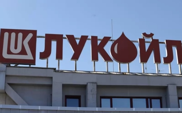 Управляващите спешно се заеха със закона за купувача на "Лукойл"