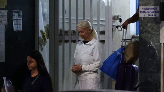 Лекарите, обвинени за смъртта на Йоргос Мазонакис, влязоха в затвора „Коридалос“ /снимки/