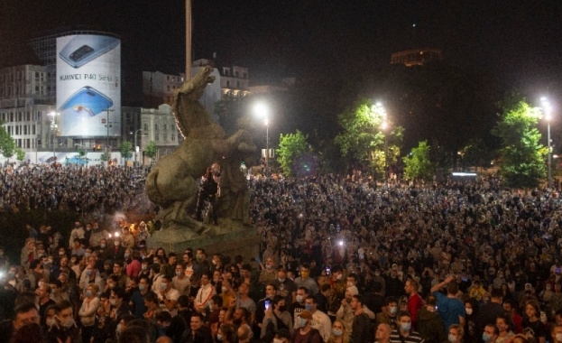 Щетите нанесени на Белград от протестиращите за четвърта поредна нощ