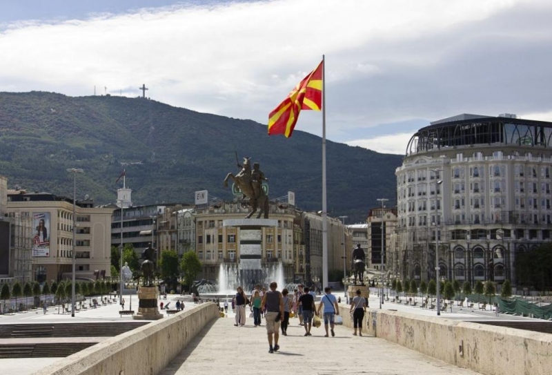 Заради жеги: Възрастните и бременните в РС Македния няма да ходят на работа