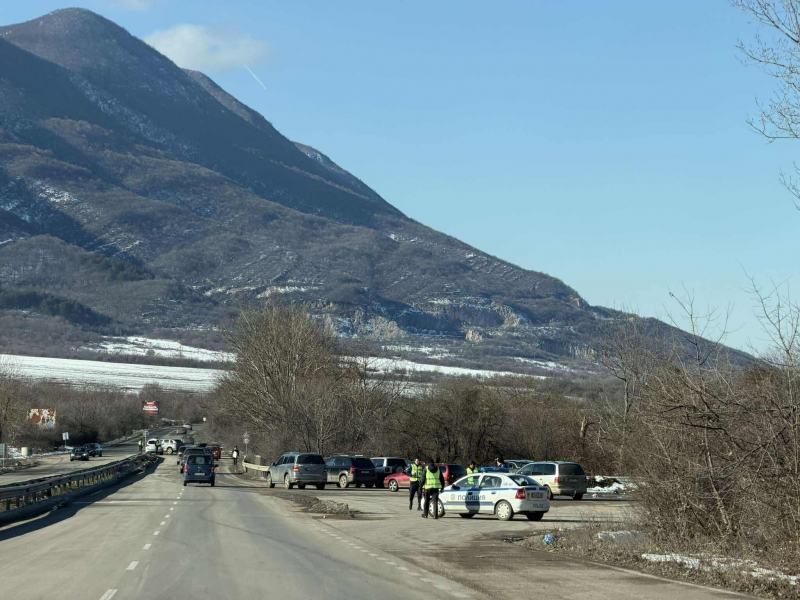 Протестиращи затвориха железния мост край Враца видя репортер на агенция