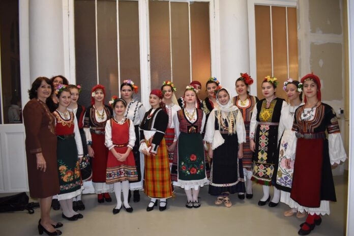 Солисти на певческа група Пъстренец Jr към Общински младежки дом Монтана