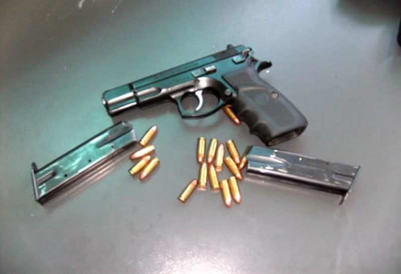 Криминалисти намериха преправен пистолет в къща във видинско село