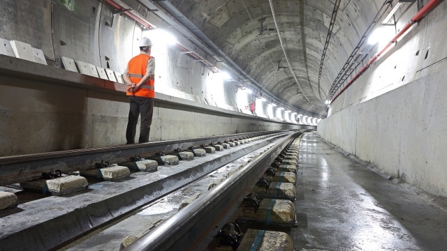 От днес започва изграждането на най дългия двутръбен железопътен тунел