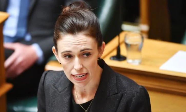 Премиерът на Нова Зеландия Джасинда Ардърн обяви че подава оставка