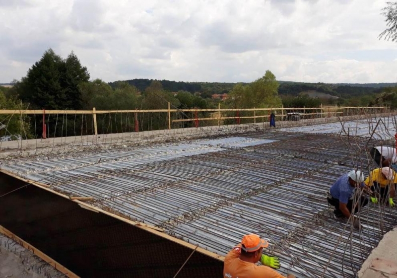 На 40 са изпълнени ремонтно възстановителните работи на моста край с