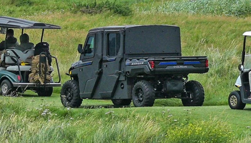 Брониран „Golf Force One“ пази Доналд Тръмп на игрището