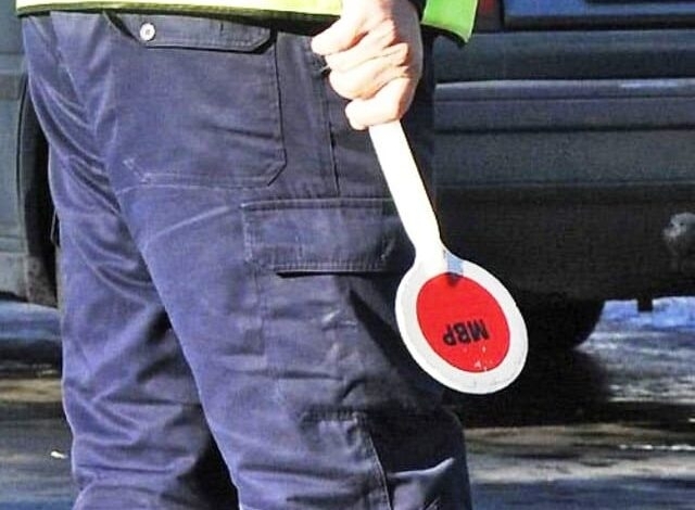 Полицията във Враца е спипала шофьор да кара на два