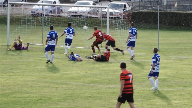В дербито днес на двата най добри мездренски отбори ОФК Локомотив