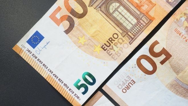 Социалното министерство обмисля коледни добавки от 50 евро за половин милион българи
