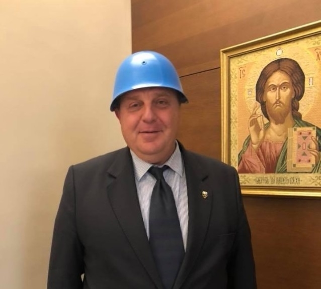 Бай Ганьо от ВМРО пак надува свирката и се прави на бабаит