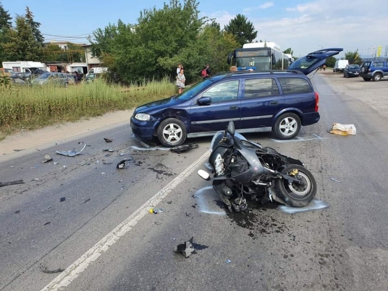 Млад моторист без книжка е пострадал при катастрофа в София