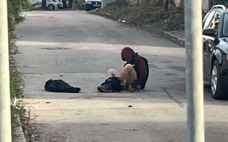 Шокираща гледка стресна младежи във Враца днес научи ексклузивно агенция