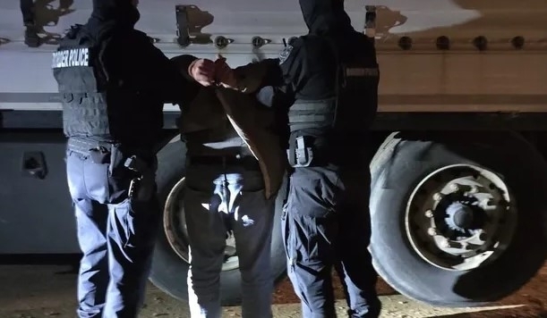 Браво на полицията! Хванаха апашите, опоскали два ТИР-а на Е-79 край Враца