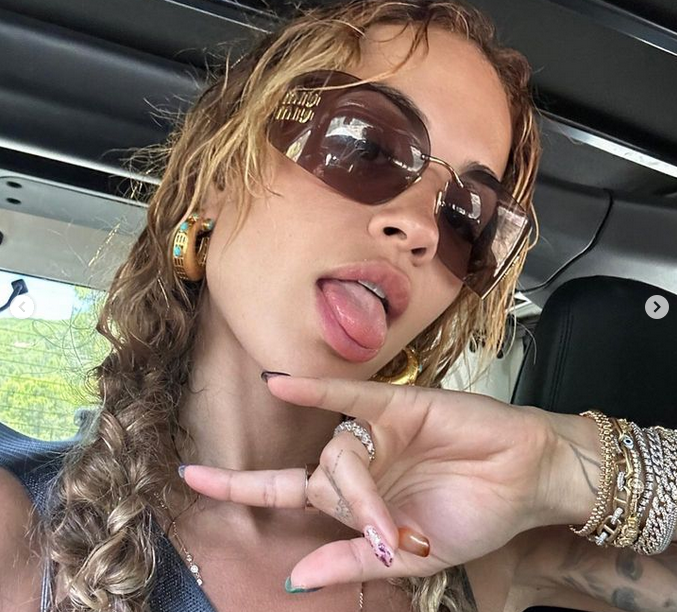 Певицата Рита Ора напомни за себе си с нова доза