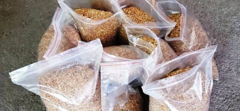 Полицаи са хванали трима с незаконен тютюн и цигари във