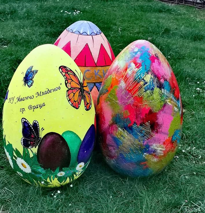 Тийнейджър потроши част от великденската украса на Враца съобщиха от