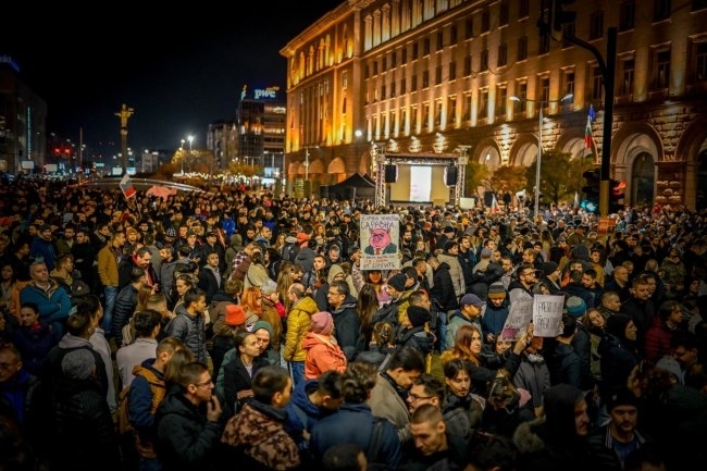 Свидетелства за полицейско насилие проявено по време на многохилядния протест