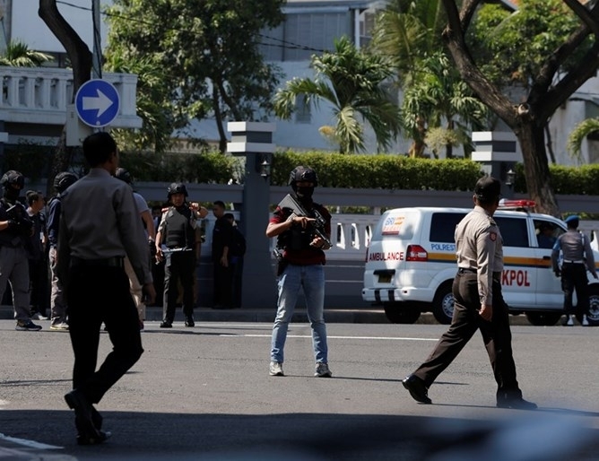 Десет души бяха ранени при нов атентат в индонезийския град