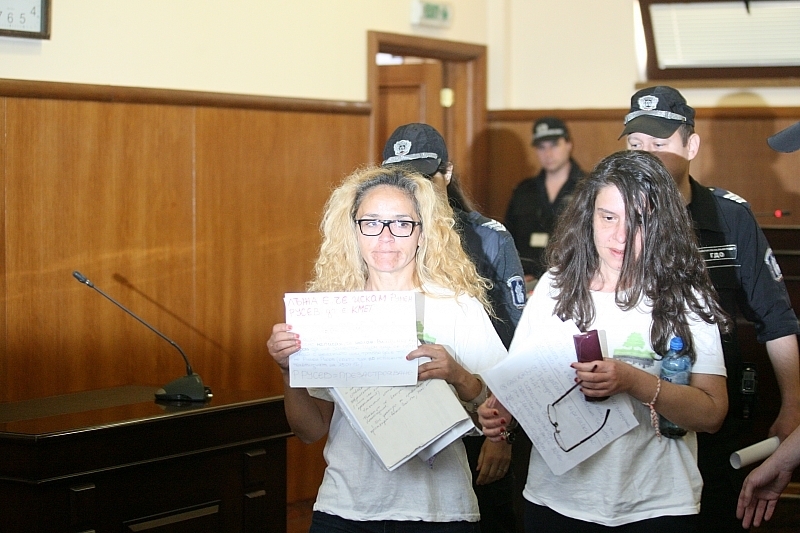 Бившият кмет на Младост Десислава Иванчева е поискала зaмянa нa