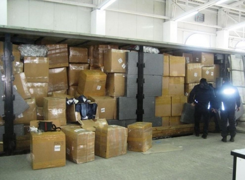 18 697 контрабандни текстилни изделия задържаха митнически служители в района