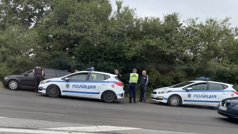 Бус с нелегални мигранти бе спрян на АМ Тракия на